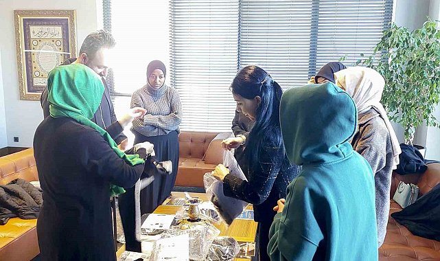 Geleceğin moda tasarımcıları teknik bilgileri yerinde öğrendi