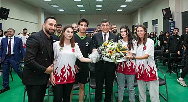 Genç kursiyerlerden Fadıloğluna büyük sevgi