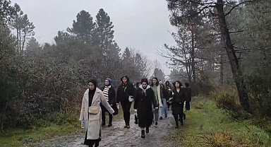 Gençler yağmur, sis ve çamura rağmen yürüdü