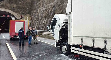 Gıda yüklü Kamyonet'in motorunda yangın çıktı