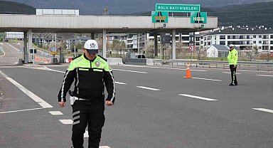 Göçmen kaçakçısı yakalandı, 5 yabancı uyruklu sınır dışı edildi