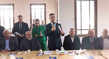 Gölbaşı Belediye Başkanı Şimşek vatandaşlara tapularını dağıttı