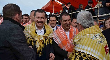 Gömeç'te 14. Geleneksel Karaağaç Deve Güreşleri'ne yoğun ilgi