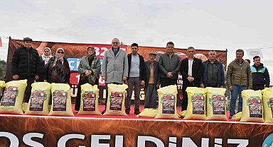 Gördes'te 1004 üreticiye 230 ton gübre desteği