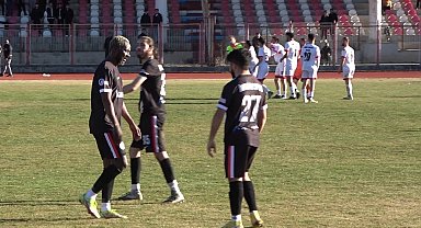 Hakeme yumruk atan o futbolcu tutuklandı!
