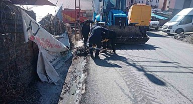 Hakkari Belediyesi kanal temizliği başlattı