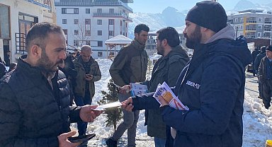 Hakkari polisi 'Siberay' bilgilendirme broşürü dağıttı