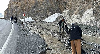 Hakkari şehir girişi çöplerden arındırıldı