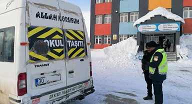 Hakkari'de okul servis araçları denetlendi
