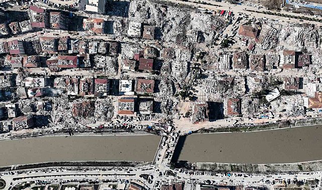 Hatay'da depremin ortaya çıkarttığı hasar 1 yıl sonra görüntülendi