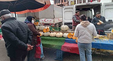 Havaların ısınması pazarcı esnafın yüzünü güldürdü