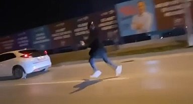 Hayali motosikleti ile otomobil solladı, canını böyle hiçe saydı