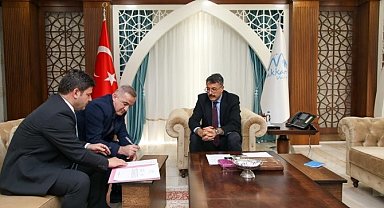 Hayırsever iş adamı iki arsasını okul yapımı için bağışladı