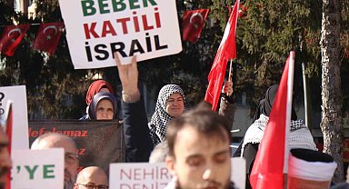 Hekimler gerçekleştirdikleri 'sessiz yürüyüş' ile İsrail'i bir kez daha kınadı