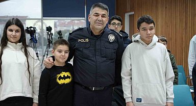 Hem polislik hem de öğretmenlik yapıyorlar