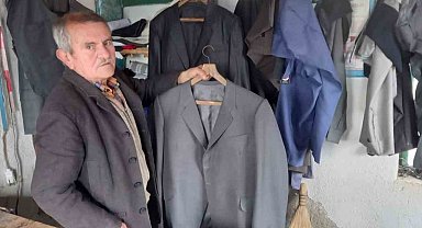 Herkes bıraktı, o halen konfeksiyonlara kafa tutuyor