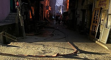 Hindistan'da boya üretim atölyesinde yangın: 11 ölü