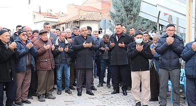 Hisarcık'ta 48 kişilik umre kafilesi dualarla uğurlandı