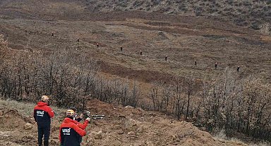 İliç'te toprak altında kalan 9 işçiyi arama çalışmaları dron ile görüntülendi