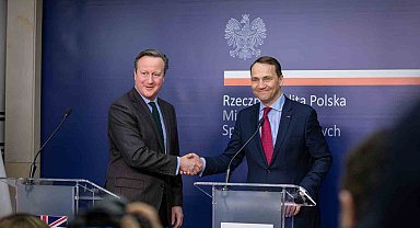 İngiltere Dışişleri Bakanı Cameron: "Ukrayna'ya yardım paketi konusunda ABD'li dostlarımızı ikna etmeliyiz"