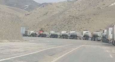 İran sınırında tır kuyruğu 15 kilometreyi buldu
