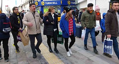 İran'daki 4 günlük tatil Van esnafının yüzünü güldürdü