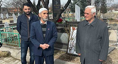 İş adamı Mehmet Özet kabri başında anıldı