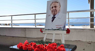 İş arkadaşlarından Prof.Dr. Demirbaş'a, Nazım Hikmet şiiriyle veda