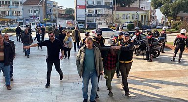 İşlediği cinayet sonrası elleri cebinde çıkmıştı, kelepçeli adliyeye girdi