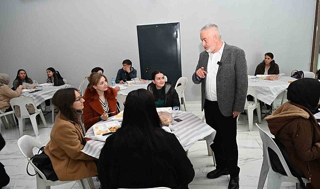 Isparta'da gençler, internet erişimine ücretsiz ve sınırsız ulaşabilecek