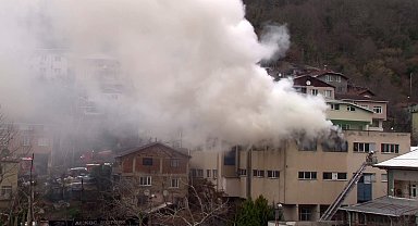 İstanbul Beykoz'da kibrit üretim atölyesinde yangın çıktı. İtfaiye ekiplerinin yangına müdahalesi sürüyor.