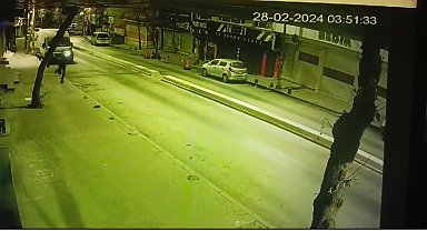 İstanbul'da film gibi olay kamerada: Mekanda içkisini ödettirdi, dışarıda vurulup dövüldü
