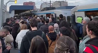 İstanbul'da metro bozuldu, vatandaşlar yolda kaldı