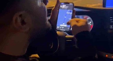 İstanbul'da "taksimetreyi neden açmadın" kavgası kamerada: Müşterileri otoyolda indirmek istedi, kaydı görünce vazgeçti