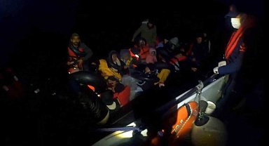 İzmir açıklarında can pazarı: 21'i çocuk 44 göçmen kurtarıldı