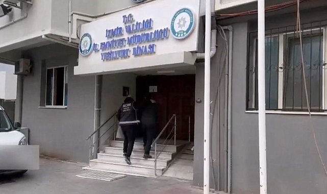 İzmir'de FETÖ operasyonu: 23 gözaltı