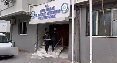 İzmir'de FETÖ operasyonu: 23 gözaltı