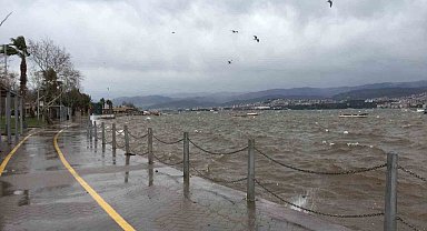 İzmit Körfezi'nde fırtına