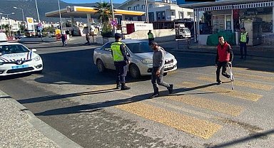 Jandarma ekipleri sürücü ve yayaları bilgilendirdi