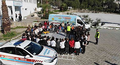 Jandarmadan öğrencilere eğitim