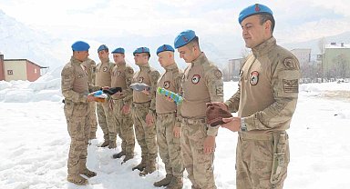 Jandarmaya yürekleri ısıtan hediye