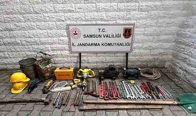 Kaçak kazı yapan 5 kişi jandarma tarafından yakalandı