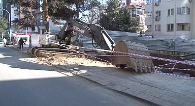 Kadıköy'de önlem alınmayan inşaat alanı tehlike saçıyor