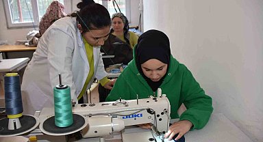 Kadınlar DOSTEM'in istihdam garantili kurslarıyla iş sahibi oluyor