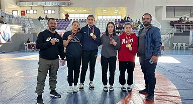 Kadınlar Güreş Türkiye Şampiyonası'nda Erzincanlı sporculardan büyük başarı
