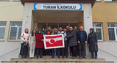 Kahramanmaraş'ta 7'den 77'ye el birliğiyle ilmek ilmek Türk Bayrağı