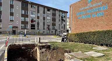 Kaldırım çöktü, faciadan dönüldü
