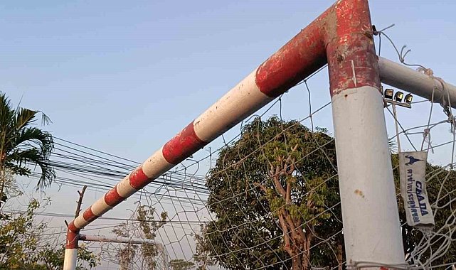 Kale direğinin altında kalan öğrenci hayatını kaybetti