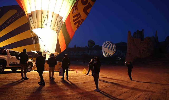 Kapadokya'da balonlar 'Savaşa Hayır' pankartları ile havalandı
