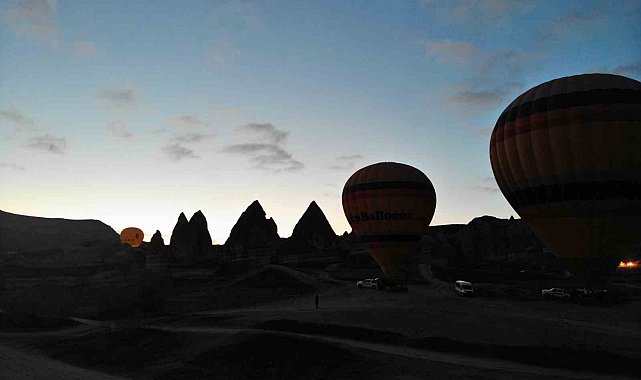 Kapadokya'da görsel şölen kaldığı yerden devam etti